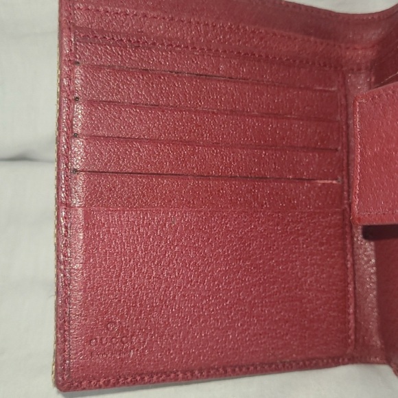 GUCCI Beige Ebony GG Supreme With Red Wallet EUC - Picture 5 of 8